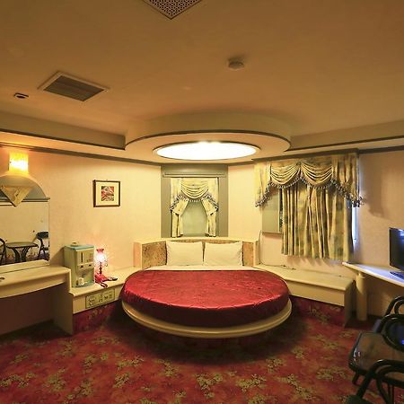 Broadway Hotel Taichung Bagian luar foto