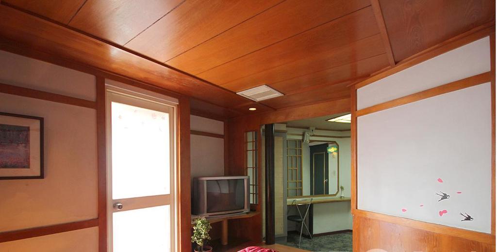 Broadway Hotel Taichung Bagian luar foto