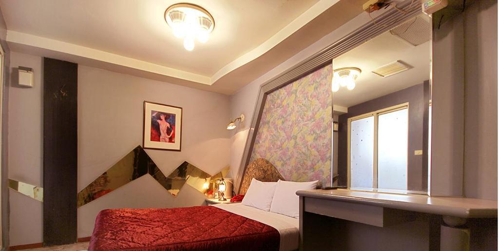 Broadway Hotel Taichung Bagian luar foto