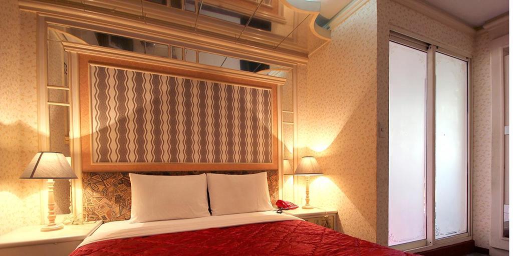 Broadway Hotel Taichung Bagian luar foto